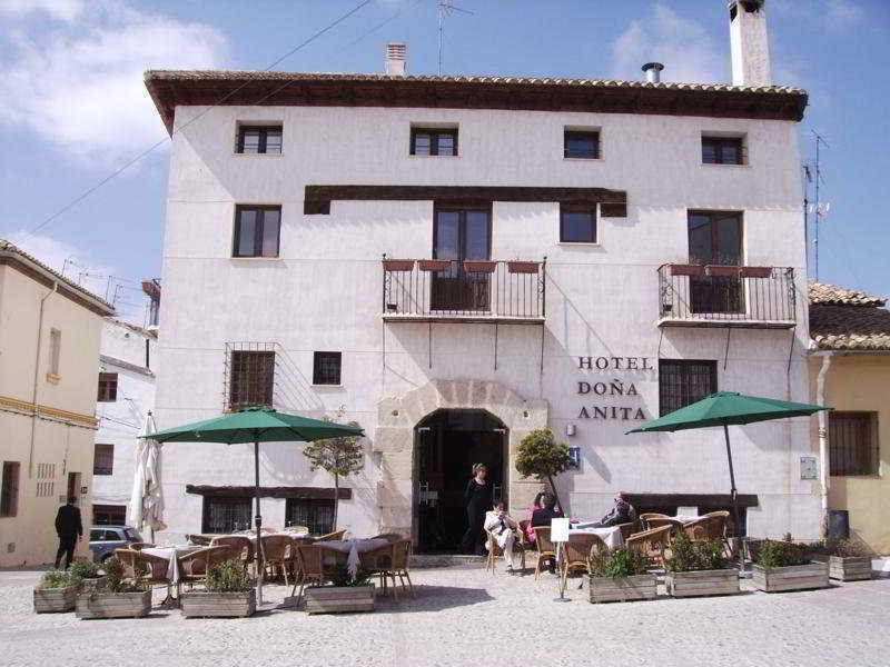 Hotel Restaurante Dona Anita Requena Dış mekan fotoğraf